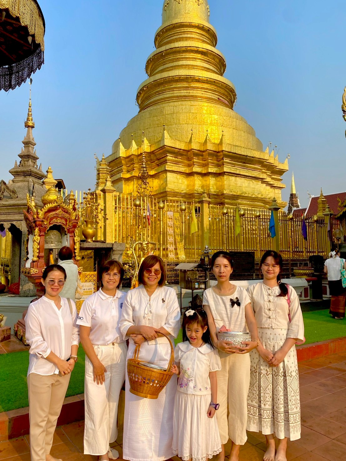 พิธีทำบุญตักบาตรพระภิกษุสงฆ์ สารเณร ๖๙ รูป เนื่องในเทศกาลวันมาฆบูชา จังหวัดลำพูน ประจำปีพุทธศักราช ๒๕๖๙